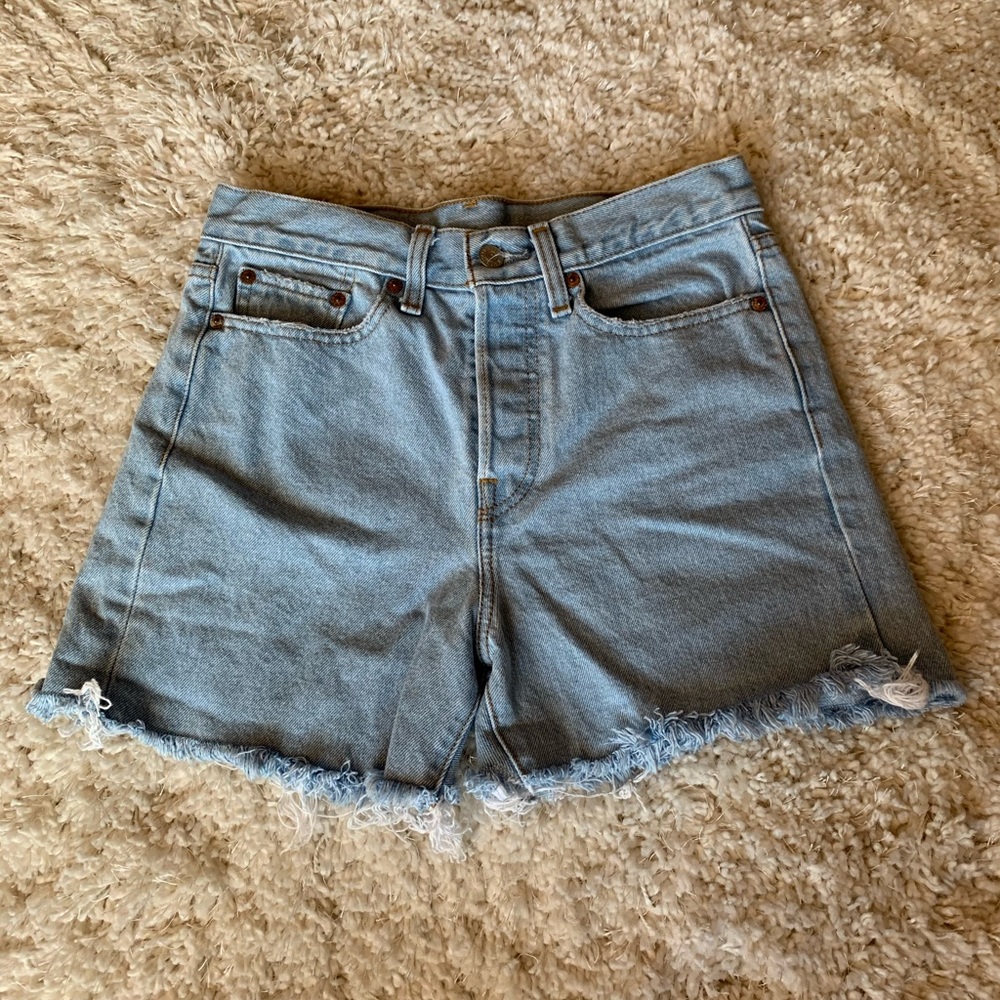 Levi’s High Waist Light Wash Distressed Mom Short